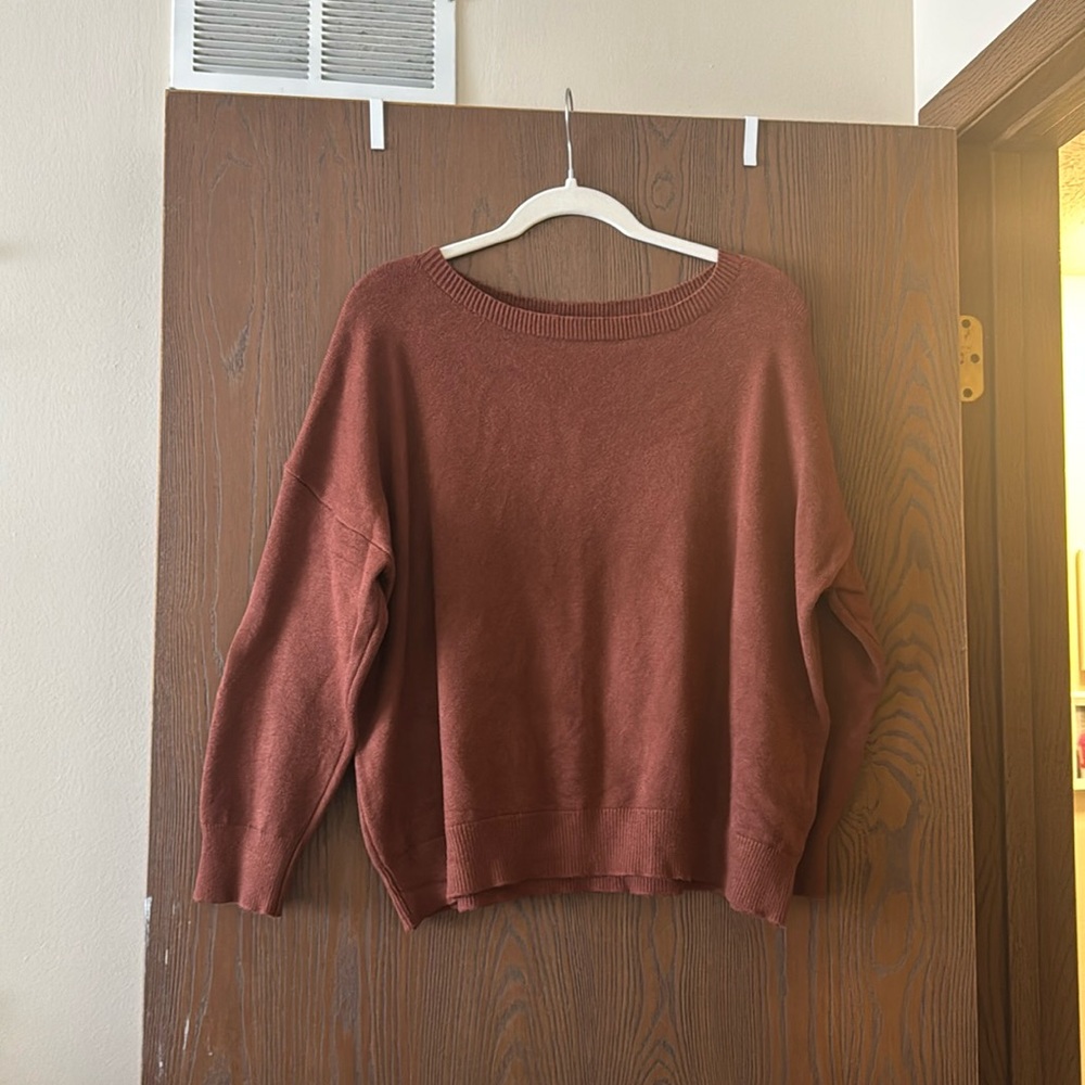 Women’s plain scoop neck knitted sweater. Size L